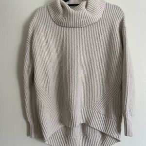 White turtle neck sweater- M Old Navy